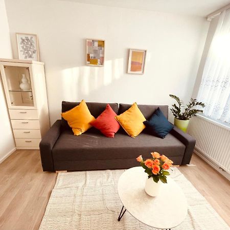 Frisch Renoviertes Und Charmantes Apartment シュトゥットガルト エクステリア 写真