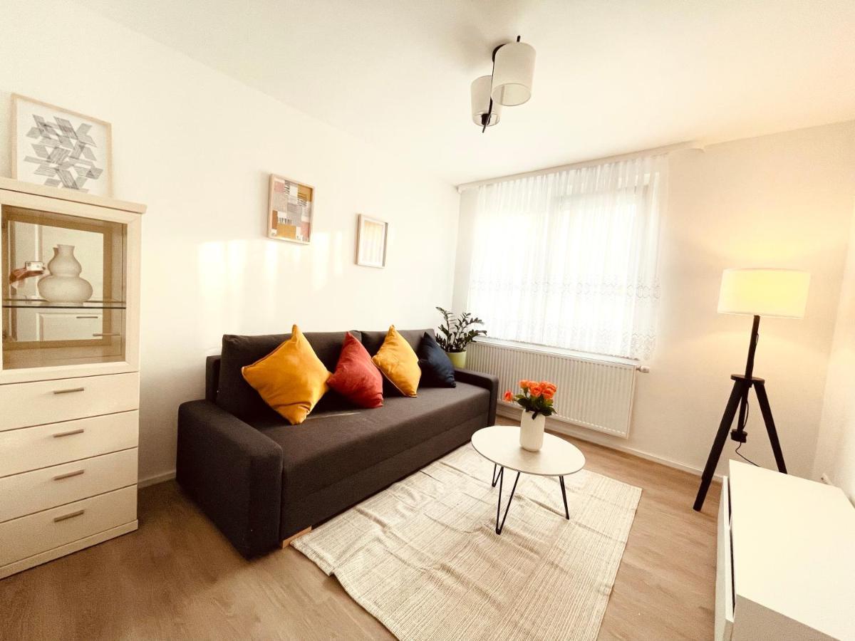 Frisch Renoviertes Und Charmantes Apartment シュトゥットガルト エクステリア 写真